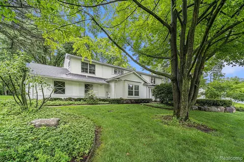 4310 Vernor Ct, Bloomfield Hills, MI 48302