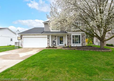 987 S Parkwood Dr, South Lyon, MI 48178