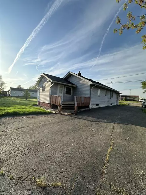 7201 E Bristol Rd, Davison, MI 48423