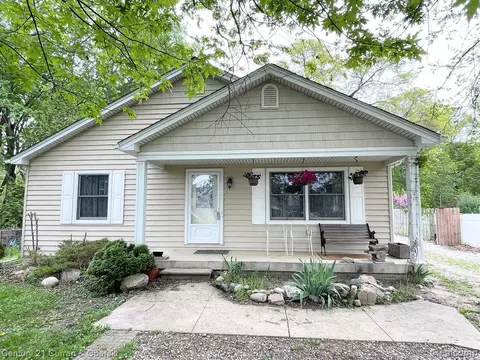 21257 Beech Daly Rd, Flat Rock, MI 48134