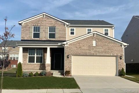 5004 Shoreham Cir, Clarkston, MI 48346