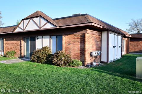29900 Grand Oaks Dr #1, Warren, MI 48092