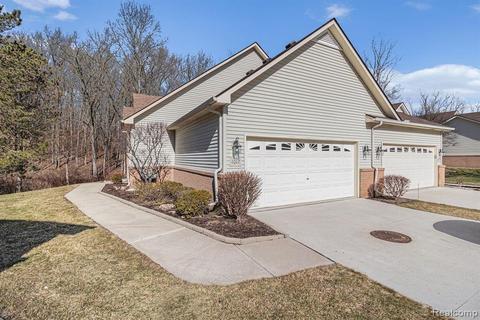 1017 Bird Song Ln, Milford, MI 48381