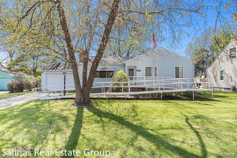 2427 Clayward Dr, Burton, MI 48509