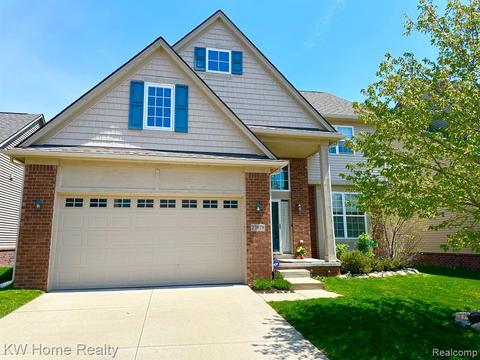 27078 Ladbroke St, Novi, MI 48374