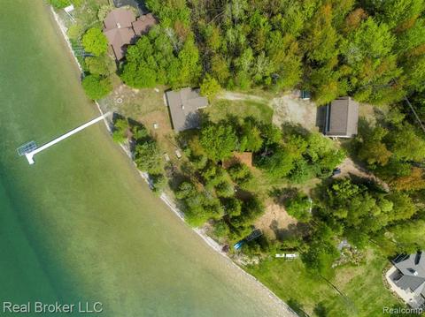 1750 Mac-a-vista Dr, Indian River, MI 49749