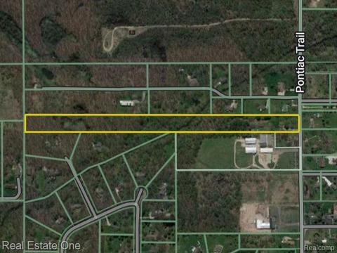 28010 Pontiac Trl, South Lyon, MI 48178