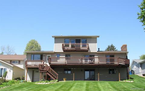 3383 Rolston Rd, Fenton, MI 48430