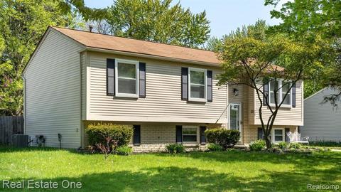 727 Hidden Ridge Dr, Troy, MI 48083