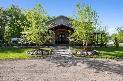 4720 Lone Tree Rd, Milford, MI 48380