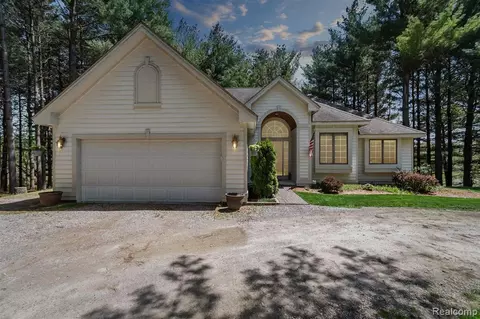 930 Gulley Rd, Howell, MI 48843