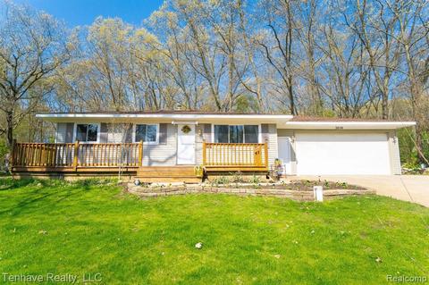 2050 Ardsley Dr, Ortonville, MI 48462