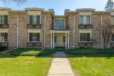 1735 Tiverton Rd #9, Bloomfield Hills, MI 48304
