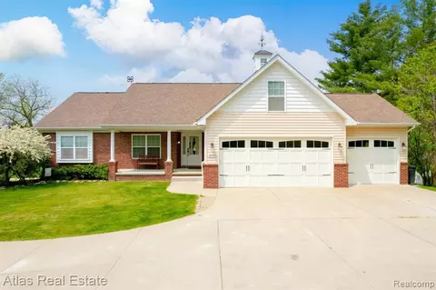 10114 Ridge Rd, Goodrich, MI 48438