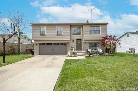 24830 Cambridge St, Woodhaven, MI 48183