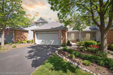 6626 Ridgeview Dr, Clarkston, MI 48346