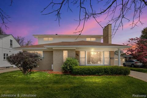 22521 Maple St, Saint Clair Shores, MI 48081