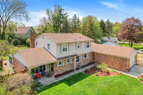 1935 Dawn Ridge Rd, Commerce Twp, MI 48390
