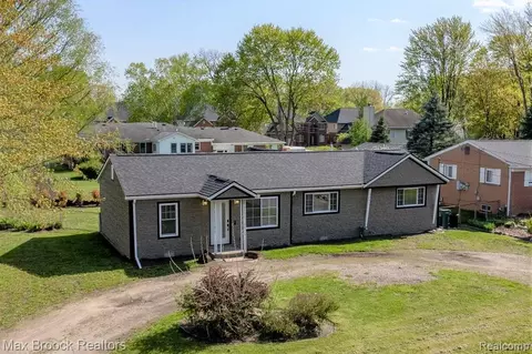 726 Colebrook Dr, Troy, MI 48083