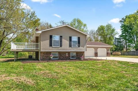 8870 Dixon Rd, Monroe, MI 48161