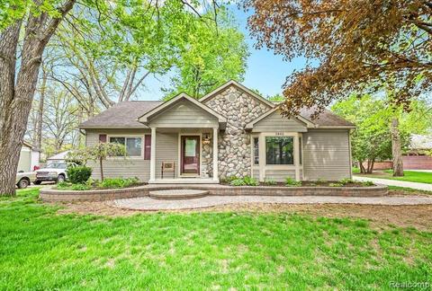 3840 Jennings Dr, Troy, MI 48083