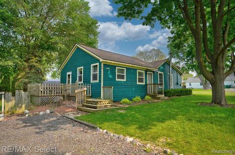 44 Kearsley St, Ortonville, MI 48462
