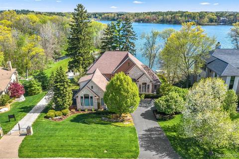 5929 Hartford Way, Brighton, MI 48116