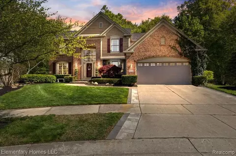 25690 Groveland, Novi, MI 48374