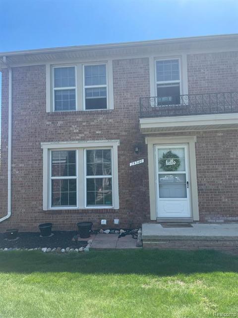 28340 Greenbriar Way, Brownstown, MI 48183