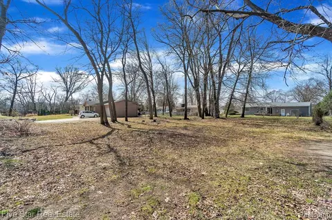 00 Round Lake Rd, White Lake, MI 48386