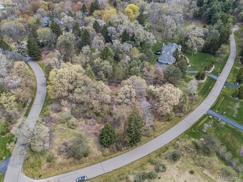 Pine Meadow Court, Clarkston, MI 48348