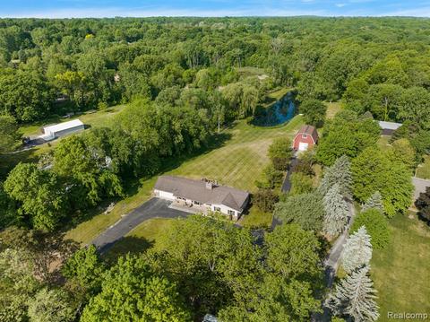 10345 Hadley Rd, Clarkston, MI 48348