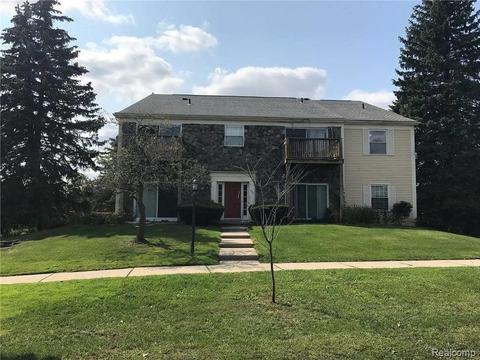 842 Bloomfield Village Blvd #D, Auburn Hills, MI 48326