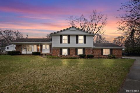 19541 Wilshire Blvd, Beverly Hills, MI 48025