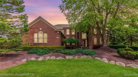 561 Manhattan Ct, Canton, MI 48188