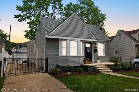 3906 Oakshire Ave, Berkley, MI 48072