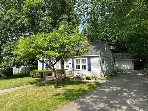 707 Park St, Fenton, MI 48430