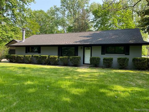 21341 Ruth St, Farmington Hills, MI 48336