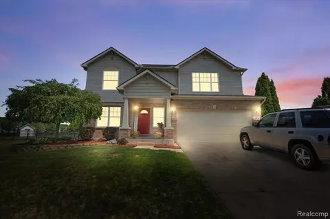 28841 Apple Blossom Dr, Flat Rock, MI 48134