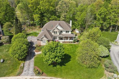6113 Windstone Ln, Clarkston, MI 48346
