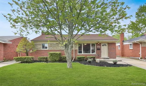 8529 N Hubbard St, Westland, MI 48185
