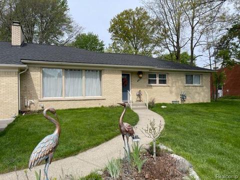 31605 Mayfair Ln, Beverly Hills, MI 48025
