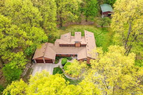 1306 Kent Rd, Ortonville, MI 48462