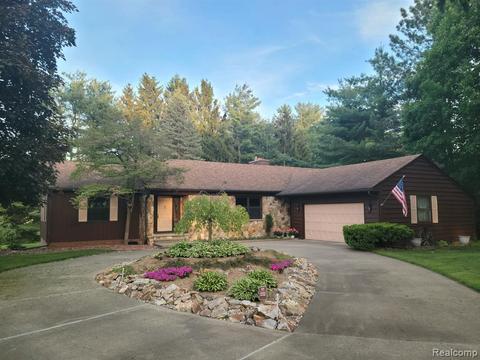 5597 Pine View Dr, Ypsilanti, MI 48197