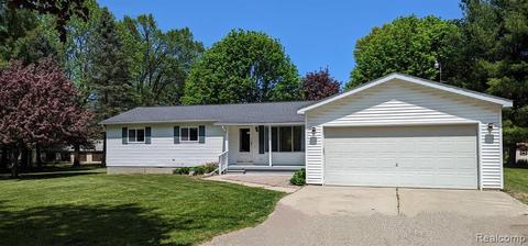 9140 Silver Lake Rd, Linden, MI 48451