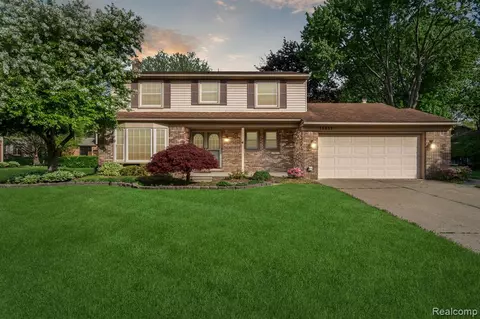15839 Winchester Dr, Northville, MI 48168