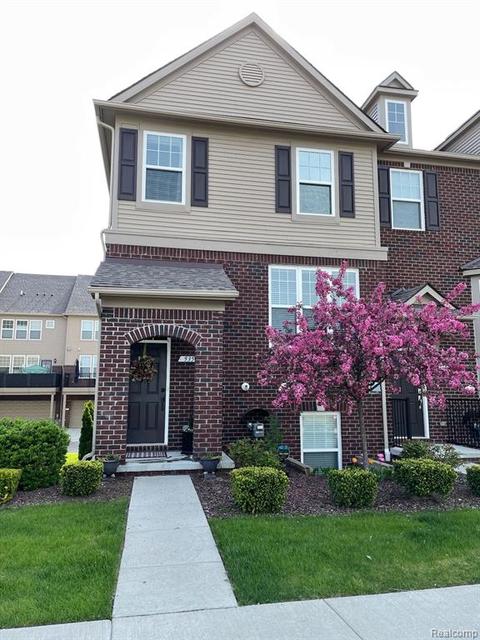 935 Barclay Cir, Rochester Hills, MI 48307