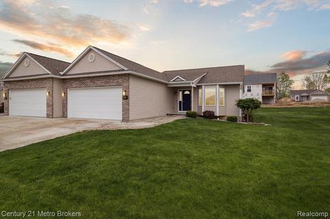 4278 Lindsey Dr, Swartz Creek, MI 48473