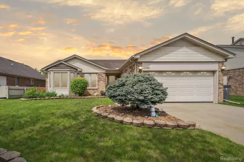 42969 Tomlinson Dr, Clinton Township, MI 48038