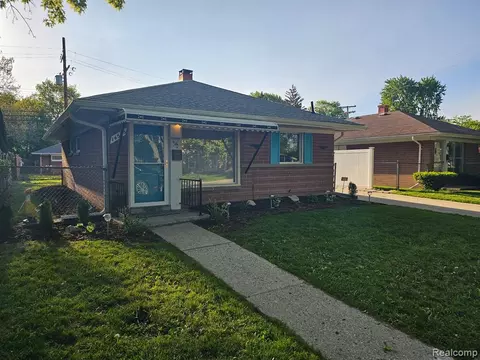 14575 Helen St, Southgate, MI 48195